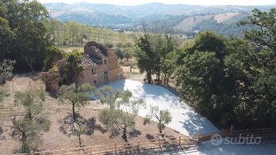 Rustico a Loro Piceno MC