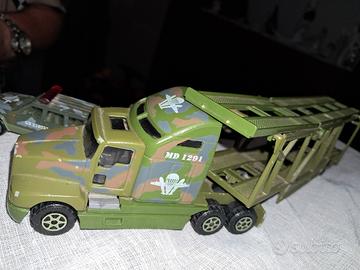 Camion trasportatore military  vintage 