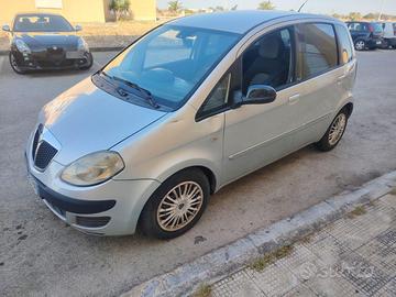 Auto lancia musa