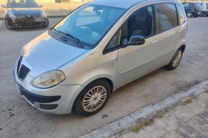 Auto lancia musa