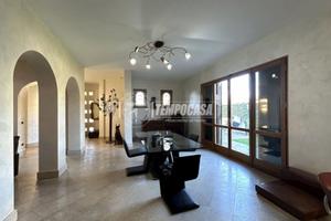 VILLETTA DI 275 MQ CON AMPIO GIARDINO SU TRE LATI