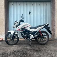 Moto naked Honda CB125F del 2016 pochi km