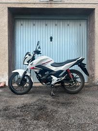 Moto naked Honda CB125F del 2016 5819 km
