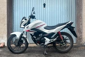 Moto naked Honda CB125F del 2016 5819 km