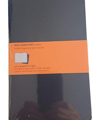 Moleskine. 3 quaderni a quadretti.