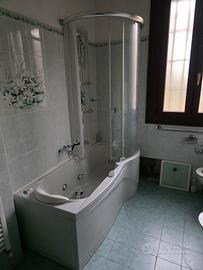 Vasca da bagno idromassaggio