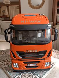 Modello in scala 1:12 Iveco Stralis 