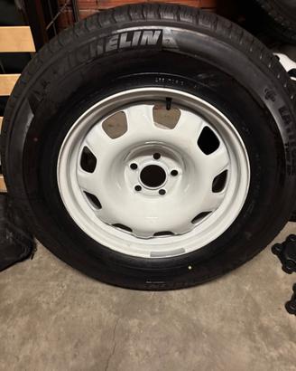 Cerchi e gomme Defender