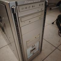 Pc fisso con componenti da smontare