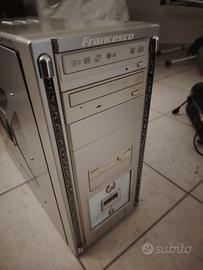 Pc fisso con componenti da smontare