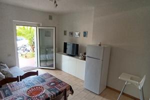 Sul lungomare piano terra con giardino