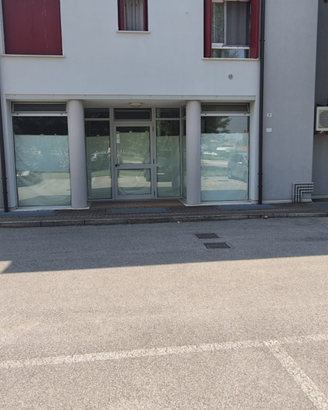 Locale commerciale - 100 m² Mansuè (TV)