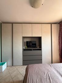 Armadio a muro per tv + armadio 6 ante moderni