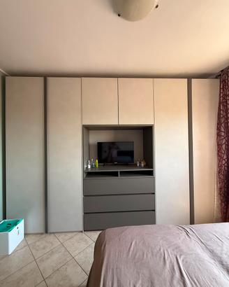 Armadio a muro per tv + armadio 6 ante moderni