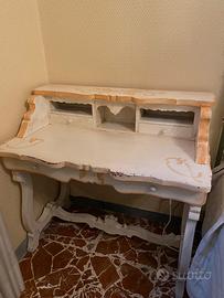 Scrivania romantica in stile shabby chic