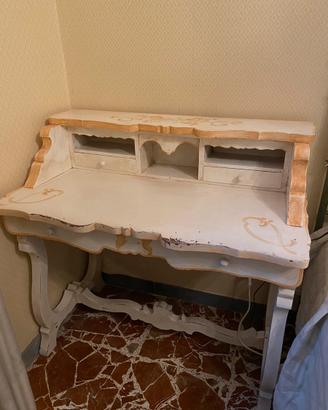 Scrivania romantica in stile shabby chic