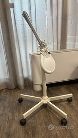 Lampada con lente d’ingrandimento e stativo