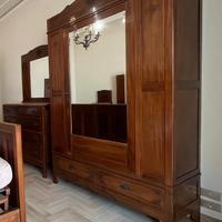Armadio antico in legno