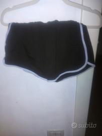 pantaloni corti 