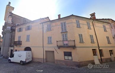 Cortemilia - Caseggiato in pieno centro storico