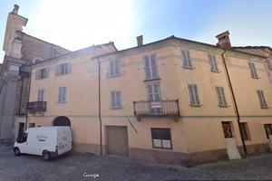 Cortemilia - Caseggiato in pieno centro storico