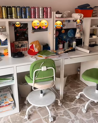 Lettini, scrivanie, poltroncine casssettiere