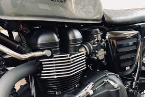Triumph Thruxton 900 cafe race