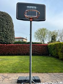 Struttura con canestro basket