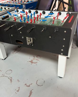 Calciobalilla con gettoniera