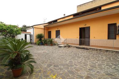 CASA INDIPENDENTE A CASAPULLA