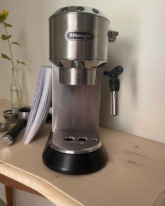 Macchina caffè DeLobghi dedica ec685