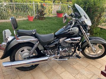 Moto coreana HYOEUNG Aquila 250