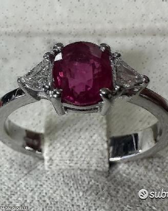 ANELLO IN ORO 18kt. DIAMANTI TRIANGOLI E RUBINO