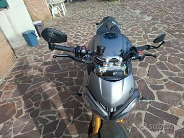 Triumph speed triple 1200 rs