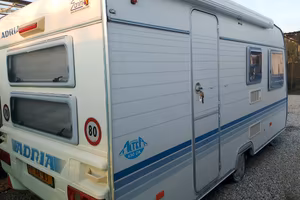 Roulotte Adria Mobil 5004 DK/Altea 430DK con mover