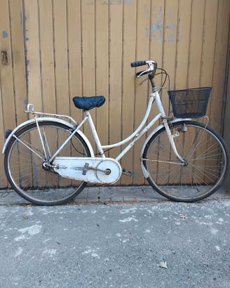 Bici con cestino