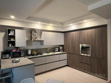 Cucina Snaidero Joy  + Tavolo Bontempi