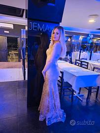 Ragazza disponibile per  Lavoro
