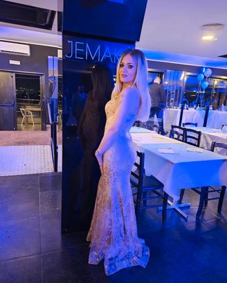 Ragazza disponibile per  Lavoro