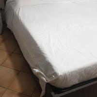 LETTO MATRIMONIALE+MATERASSO+COMODINI