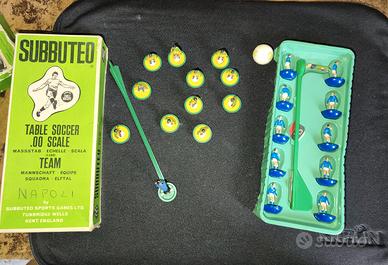 Due squadre Subbuteo conservate dagli anni '80.