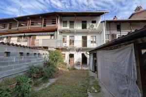 CASA SEMINDIPENDENTE A CARAVINO