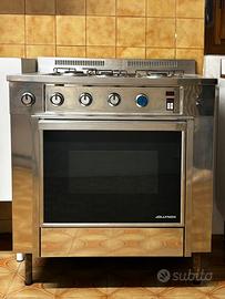 Cucina economica con fuochi e forno