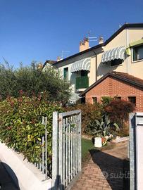 Villetta a schiera di 198 m² con 5 locali e box au