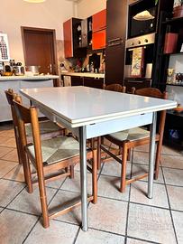 tavolo allungabile da cucina + 4 sedie