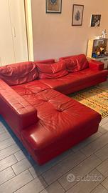 Divano in pelle rossa