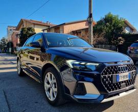 AUDI - A1 - citycarver 30 TFSI S tr. Id. Contrast