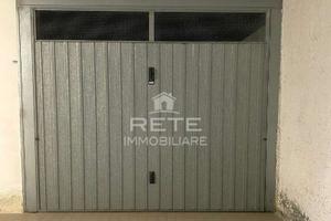 VISERBA- GARAGE INTERRATO SEMINUOVO VIA CAVARETTA