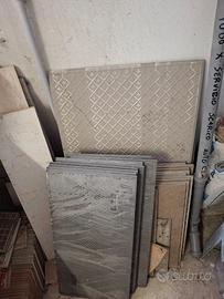 Mattonelle piastrelle sogliemarmo e una travertino