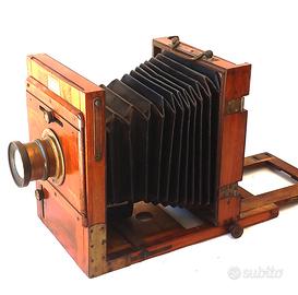 Macchina fotografica  -H.Martin-